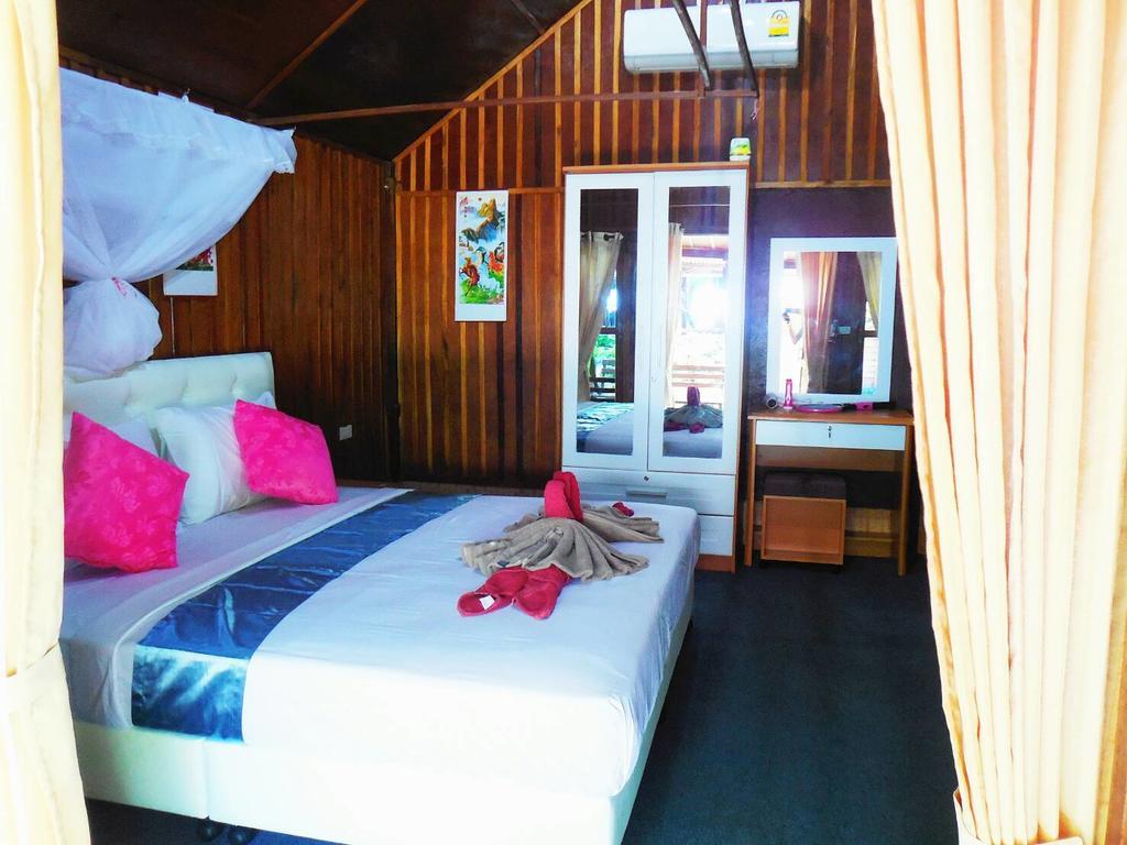 Zanom Sunrise Beach Resort Koh Lipe Bagian luar foto