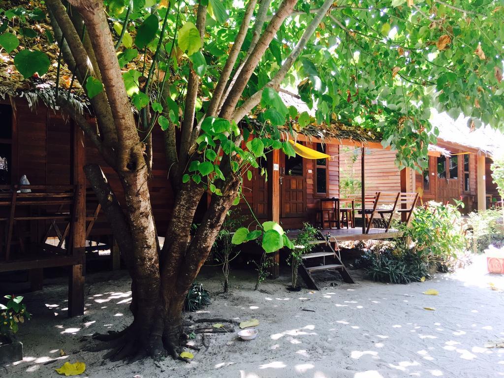Zanom Sunrise Beach Resort Koh Lipe Bagian luar foto