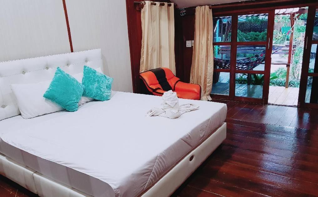 Zanom Sunrise Beach Resort Koh Lipe Bagian luar foto