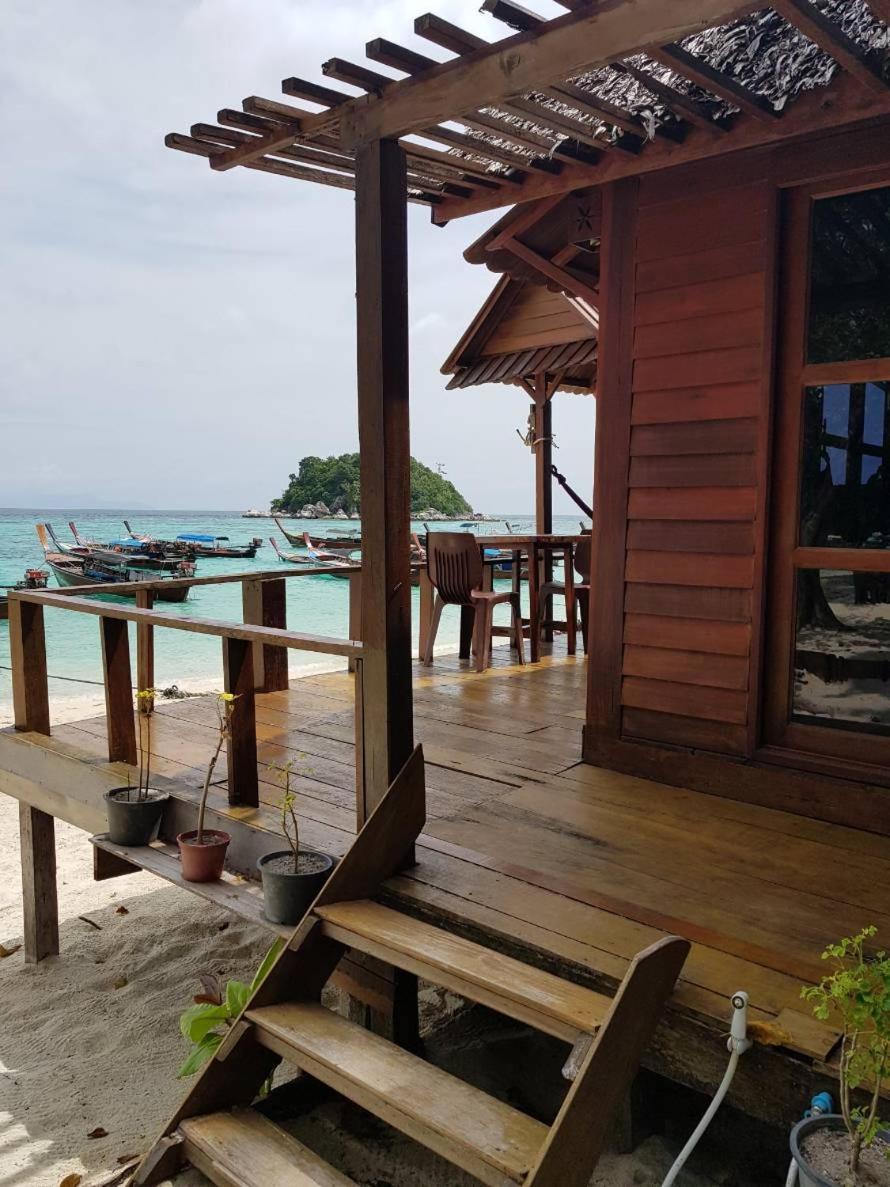 Zanom Sunrise Beach Resort Koh Lipe Bagian luar foto