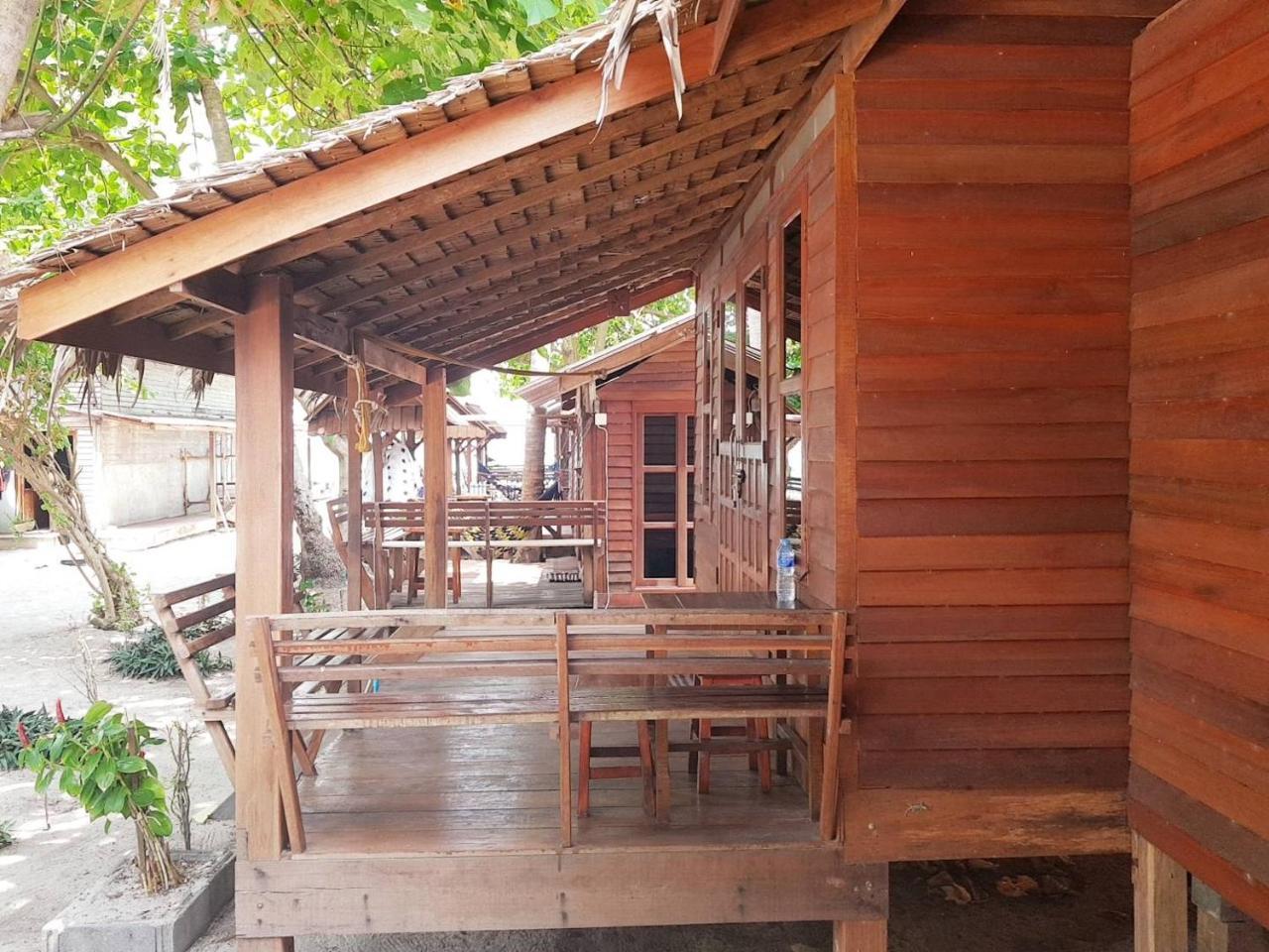 Zanom Sunrise Beach Resort Koh Lipe Bagian luar foto