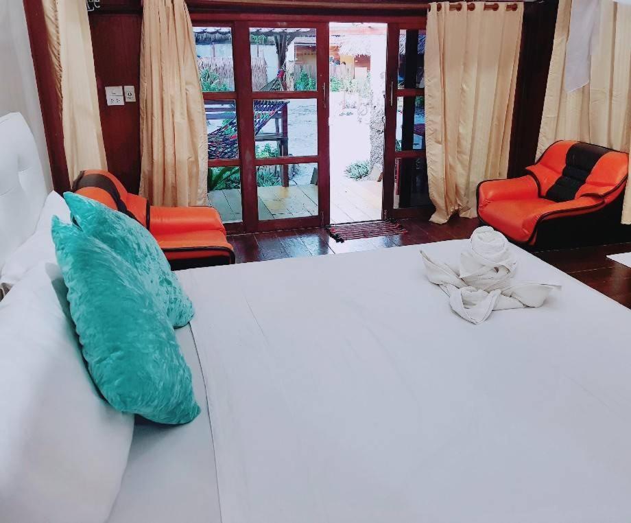 Zanom Sunrise Beach Resort Koh Lipe Bagian luar foto