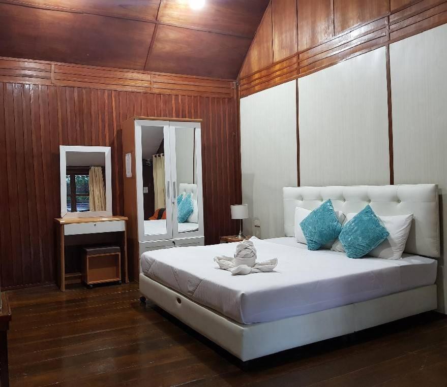 Zanom Sunrise Beach Resort Koh Lipe Bagian luar foto