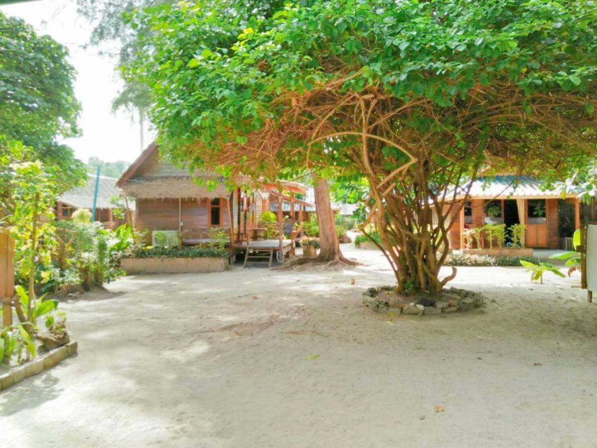 Zanom Sunrise Beach Resort Koh Lipe Bagian luar foto