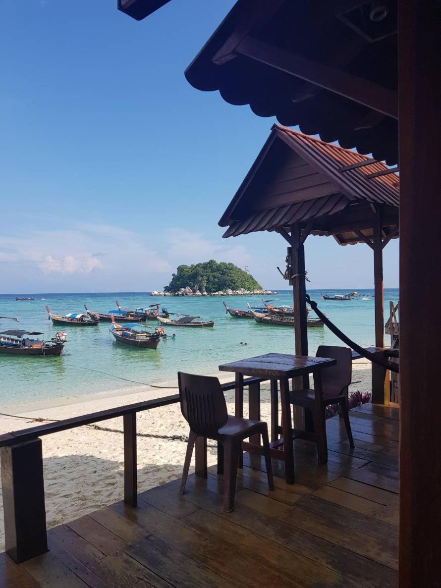 Zanom Sunrise Beach Resort Koh Lipe Bagian luar foto