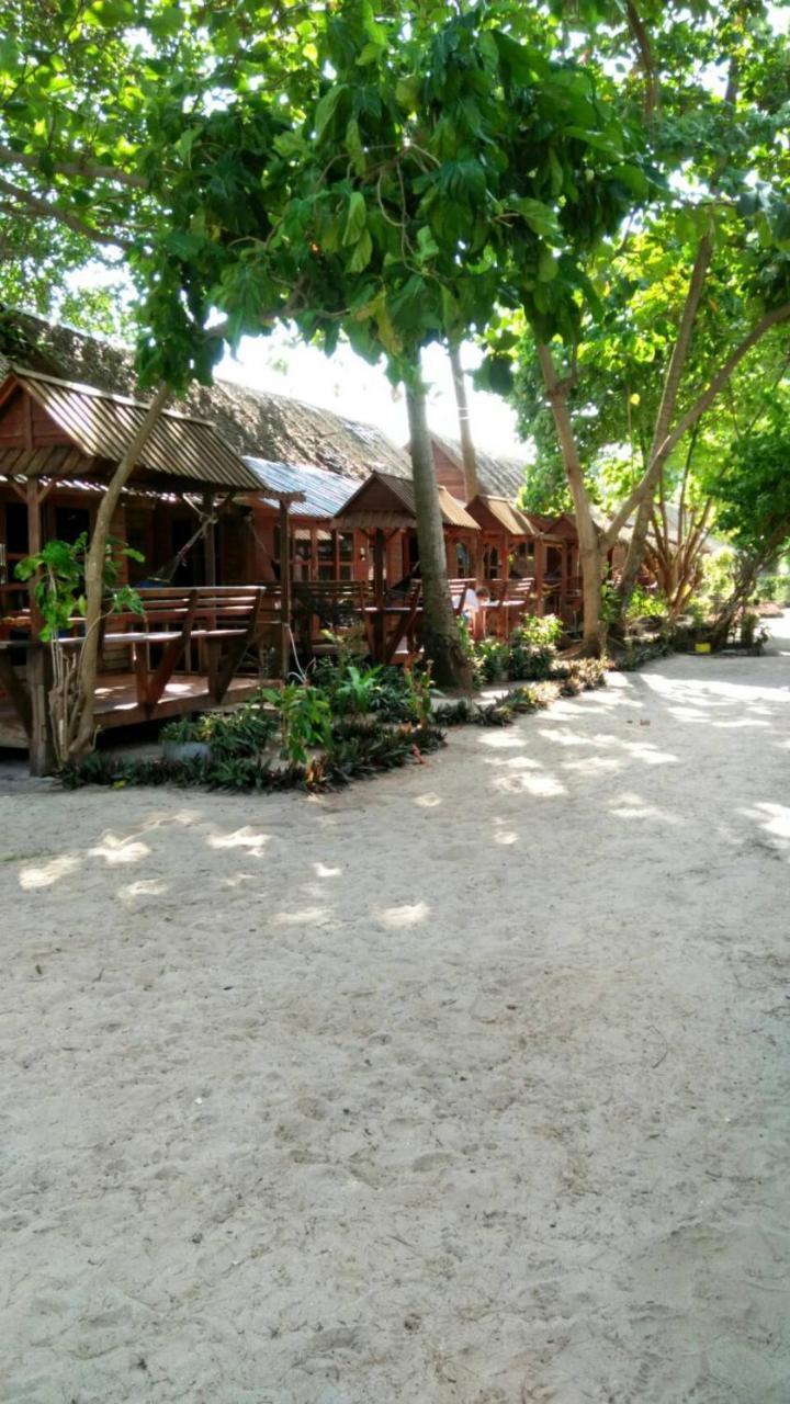 Zanom Sunrise Beach Resort Koh Lipe Bagian luar foto